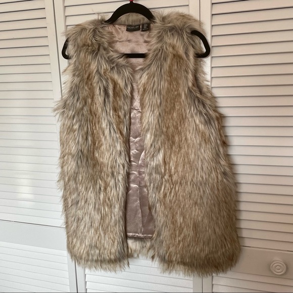 Rachel Zoe Jackets & Blazers - Rachel Zoe Faux Fur Vest